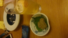飲みに出る男